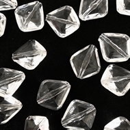 Sæt med 25 acryl perler i diamantform/facet